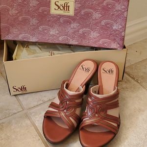 Sofft NIB never worn Leather sandal 9